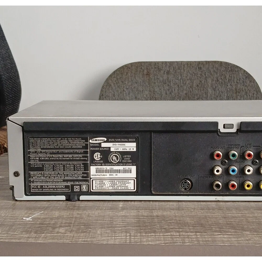 Samsung VCR DVD-V4600C. Silver. DVD/VHS Combo. PARTS ONLY. No Remote.